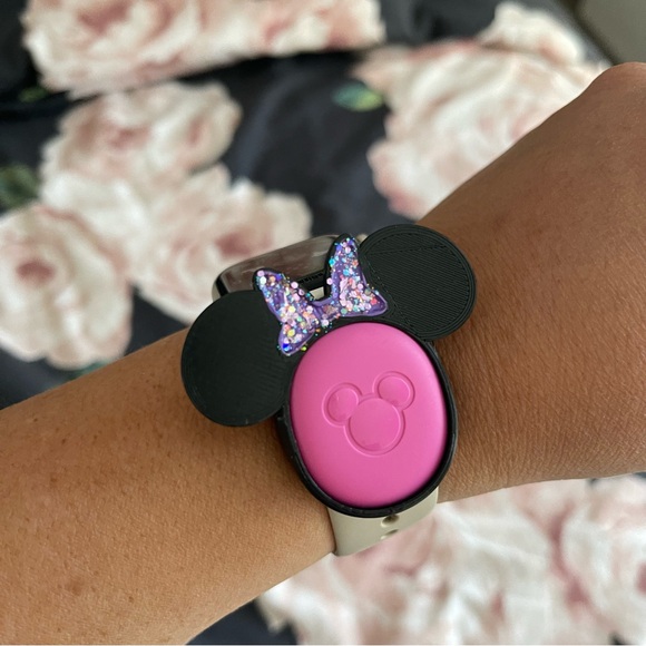 Minnie Purple Bow Magicband Puck Holder for Smart Watch - Picture 2 of 5